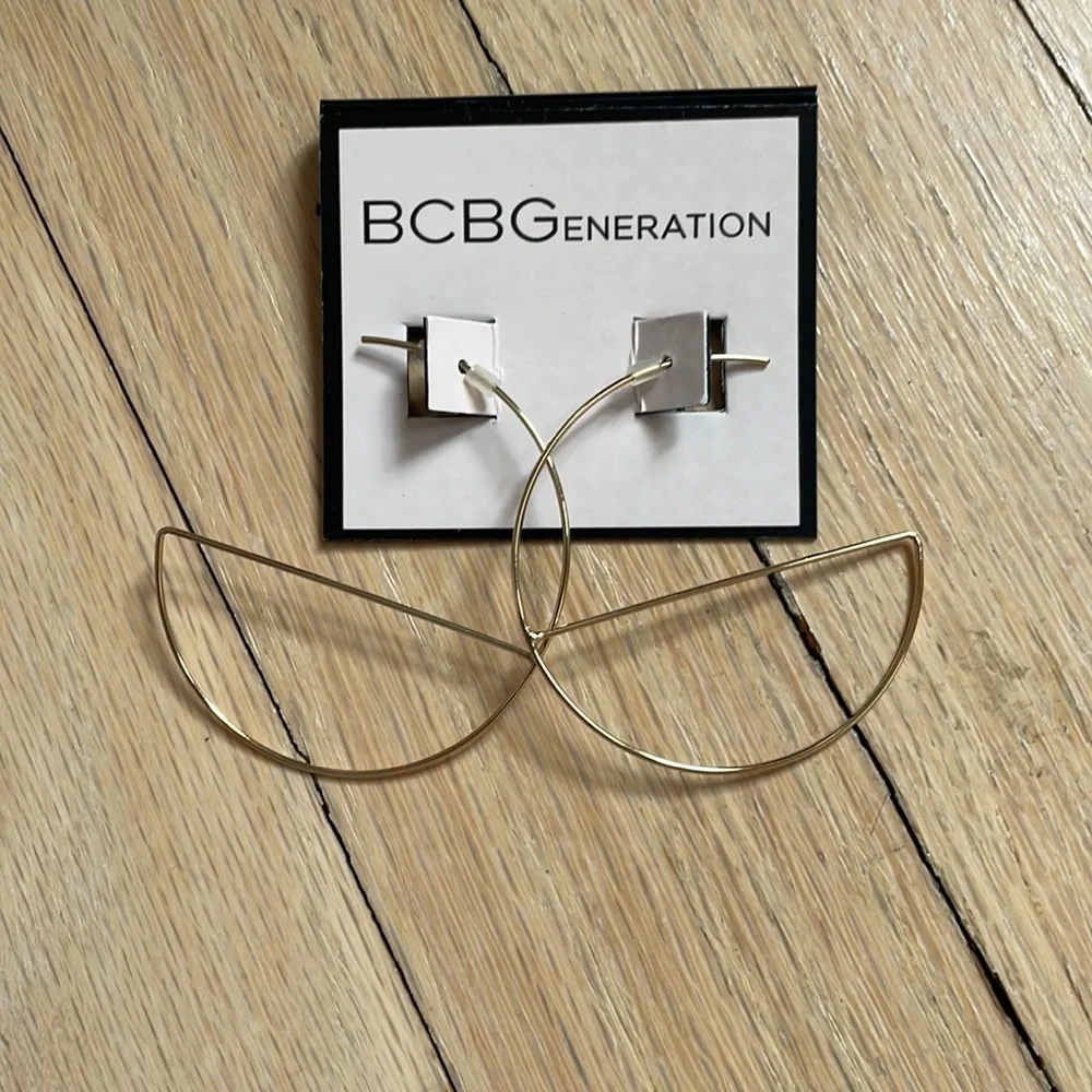 NWT BCBGeneration Gold Earings - Picture 2 of 6